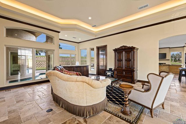 989 Mustang Dr., Longview, TX 75605