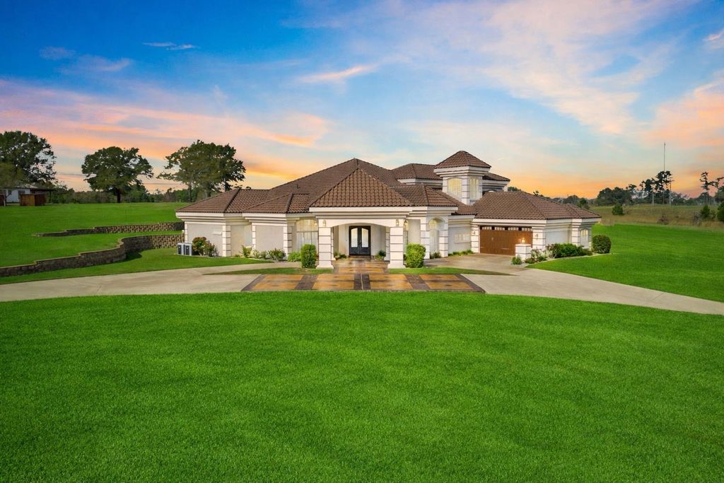 989 Mustang Dr., Longview, TX 75605