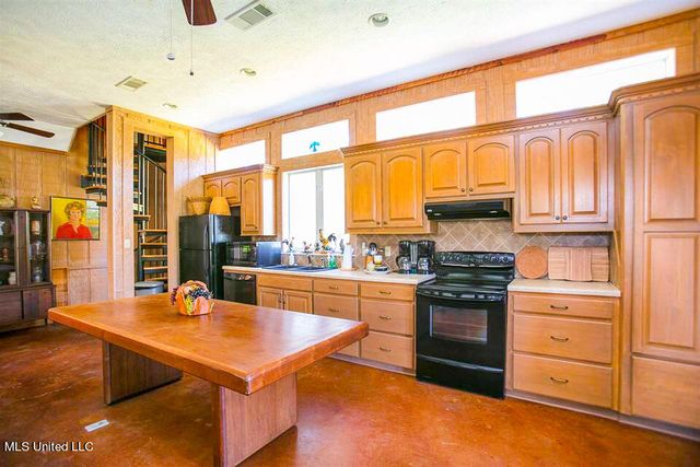 708 Ratliff Ferry Road, Canton, MS 39046