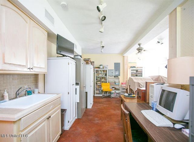 708 Ratliff Ferry Road, Canton, MS 39046