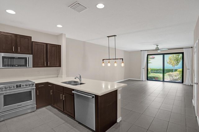 4208 N DIXIE Highway 25, Oakland Park, FL 33334