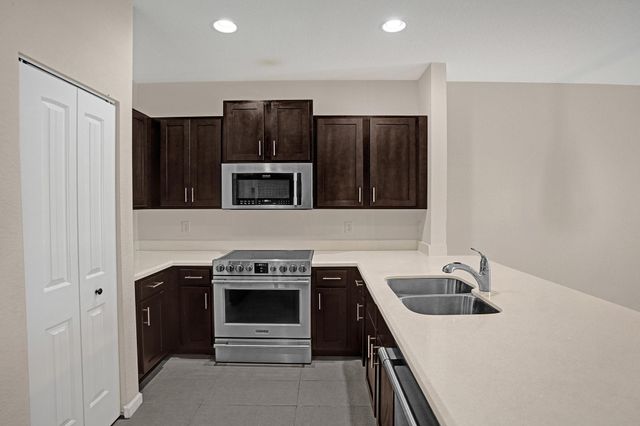 4208 N DIXIE Highway 25, Oakland Park, FL 33334