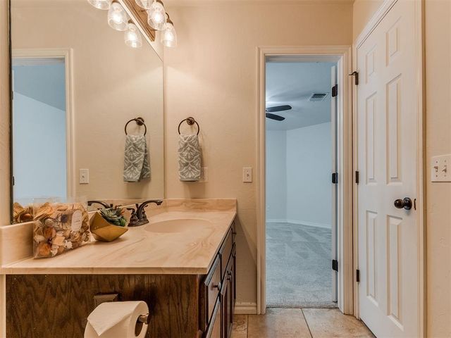 2000 Pelham Drive, Norman, OK 73071