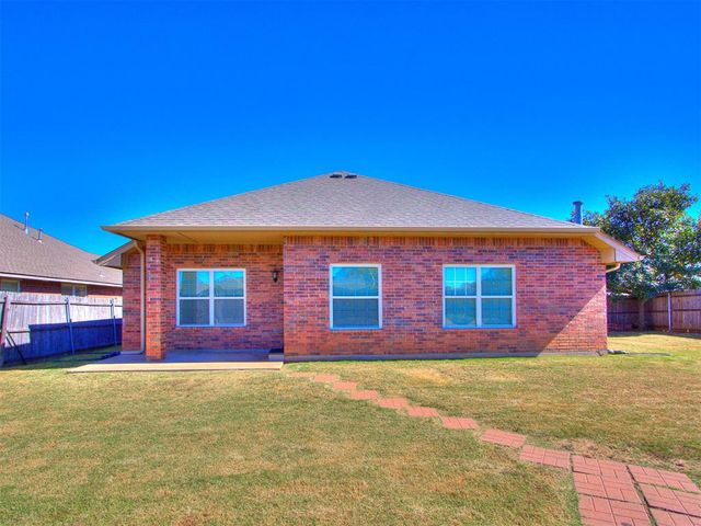 2000 Pelham Drive, Norman, OK 73071