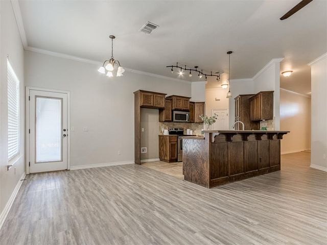 2000 Pelham Drive, Norman, OK 73071