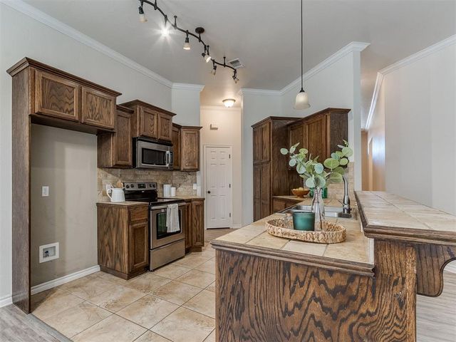 2000 Pelham Drive, Norman, OK 73071