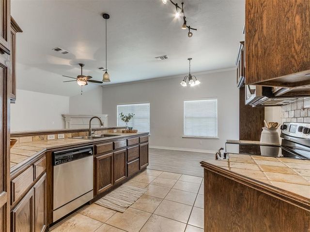 2000 Pelham Drive, Norman, OK 73071