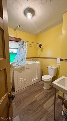 9910 Parmelee Avenue, Cleveland, OH 44108