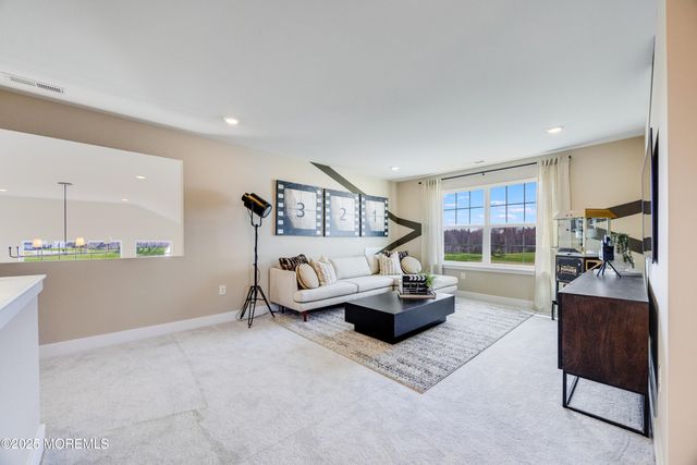 94 Fillmore Drive, Monroe, NJ 08831