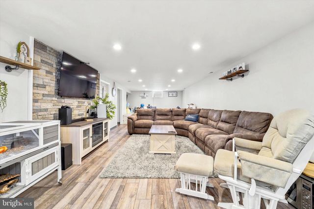 732 W 3RD AVE, Runnemede, NJ 08078