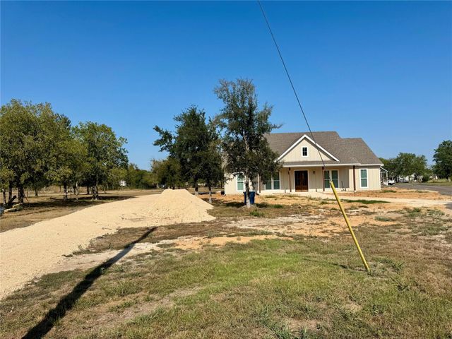 1353 Red Town RD B, Elgin, TX 78621