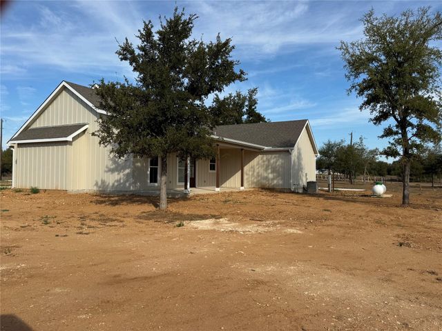 1353 Red Town RD B, Elgin, TX 78621