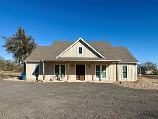 1353 Red Town RD B, Elgin, TX 78621