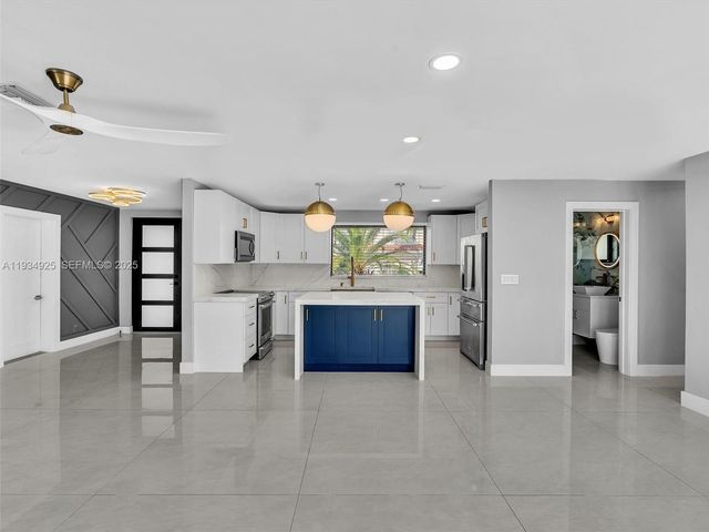 2310 NE 48th Ct, Lighthouse Point, FL 33064