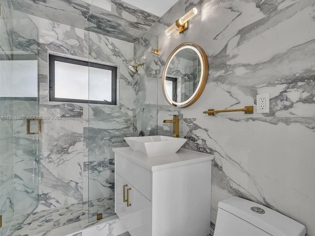 2310 NE 48th Ct, Lighthouse Point, FL 33064