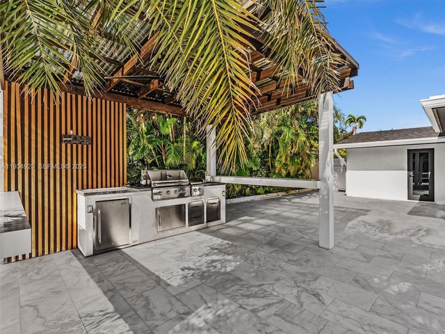 2310 NE 48th Ct, Lighthouse Point, FL 33064