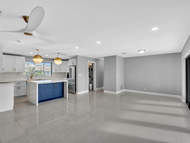 2310 NE 48th Ct, Lighthouse Point, FL 33064