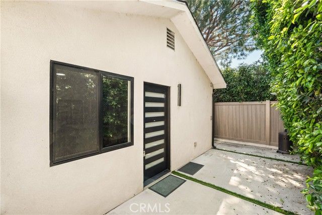 14622 Huston Street, Sherman Oaks, CA 91403