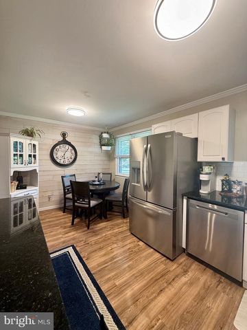 1335 GREENLEAF RD, Wilmington, DE 19805