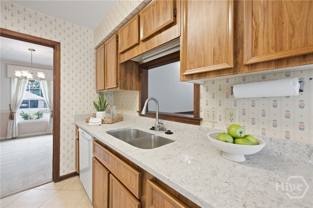 Image 13 of property listing at 8506 Heatherwood Drive, Savannah, GA 31406