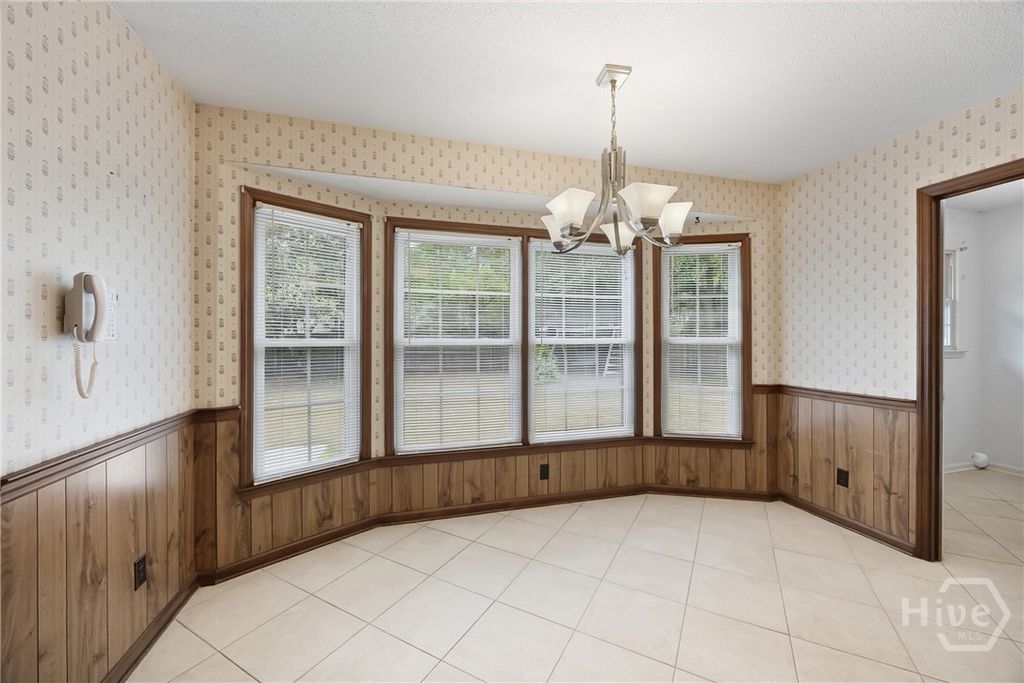 Image 17 of property listing at 8506 Heatherwood Drive, Savannah, GA 31406