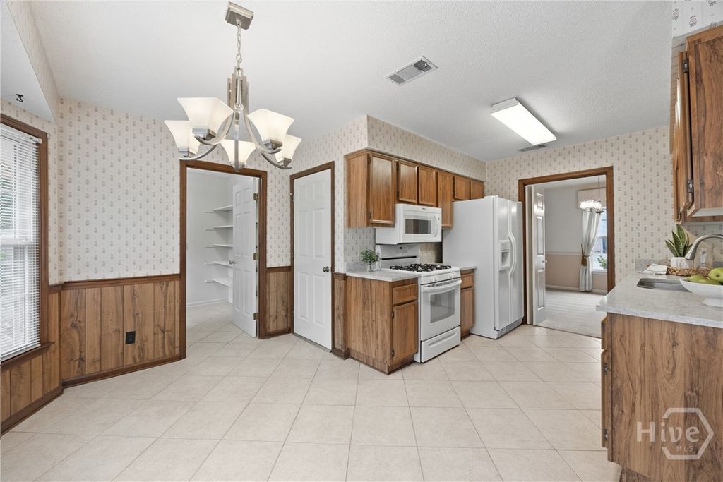 Image 20 of property listing at 8506 Heatherwood Drive, Savannah, GA 31406