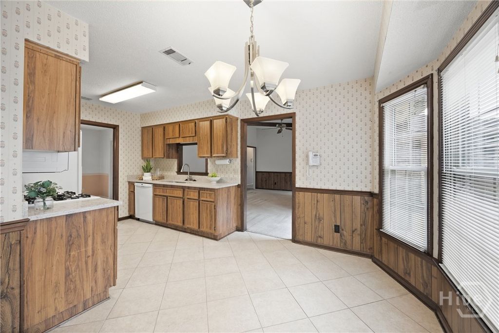 Image 21 of property listing at 8506 Heatherwood Drive, Savannah, GA 31406