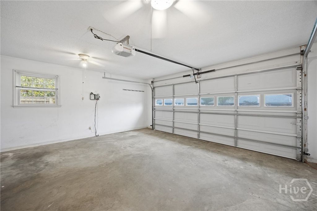 Image 36 of property listing at 8506 Heatherwood Drive, Savannah, GA 31406