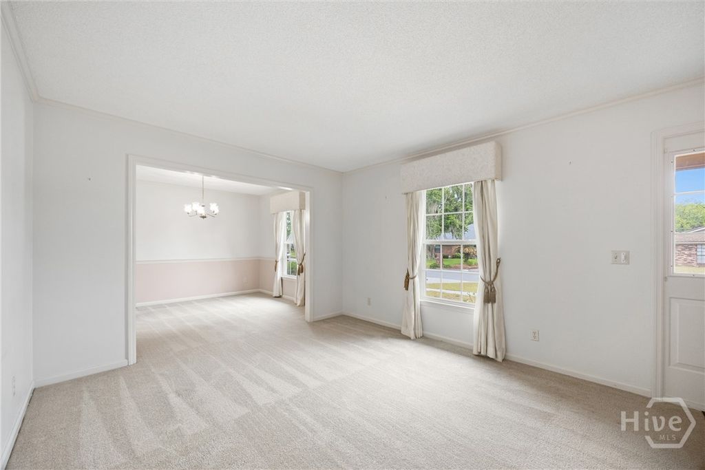Image 7 of property listing at 8506 Heatherwood Drive, Savannah, GA 31406