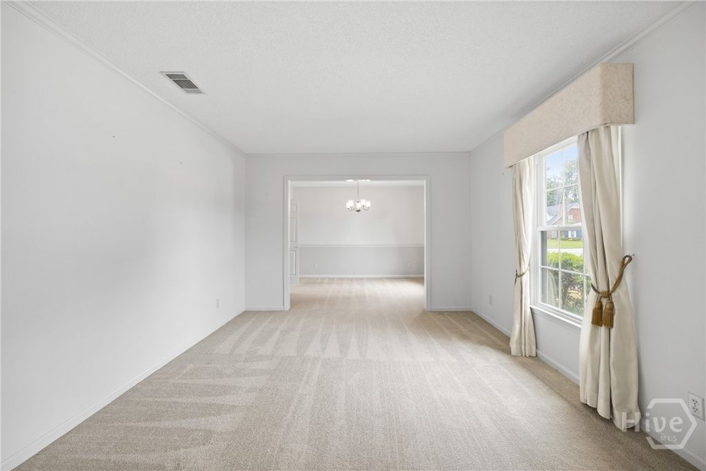 Image 8 of property listing at 8506 Heatherwood Drive, Savannah, GA 31406