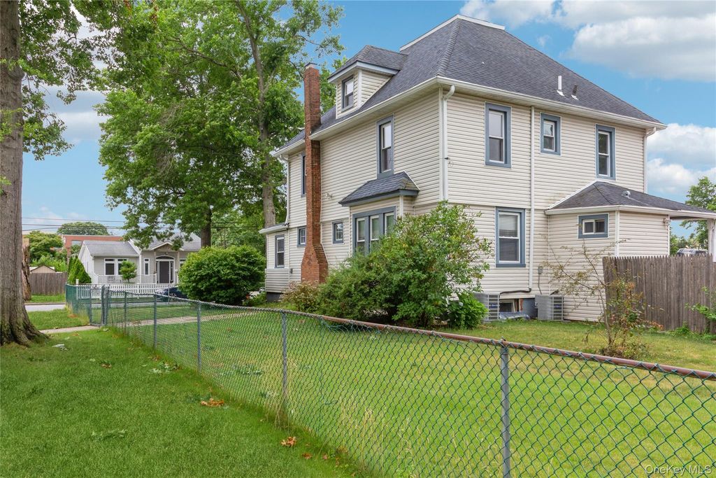 112 Woods Avenue, Roosevelt, NY 11575 — photo 2