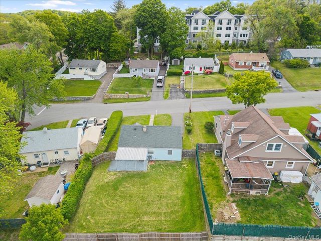 8 Cayuga Drive, Peekskill, NY 10566