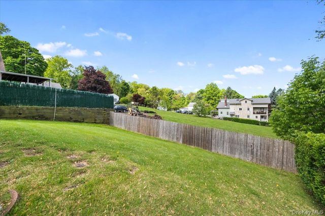 8 Cayuga Drive, Peekskill, NY 10566