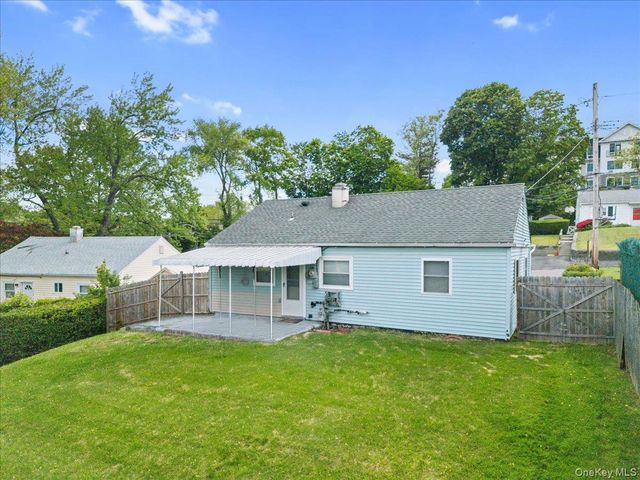 8 Cayuga Drive, Peekskill, NY 10566
