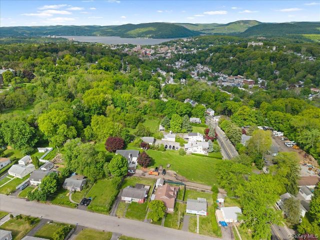 8 Cayuga Drive, Peekskill, NY 10566
