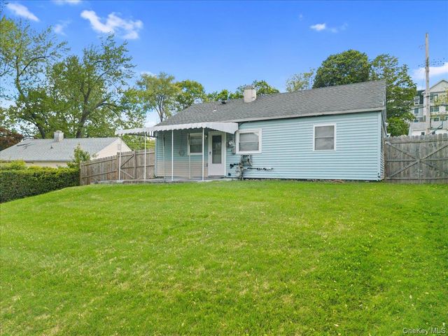 8 Cayuga Drive, Peekskill, NY 10566