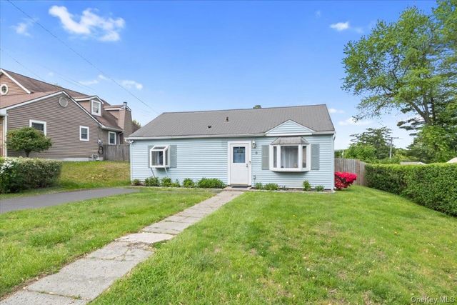 8 Cayuga Drive, Peekskill, NY 10566