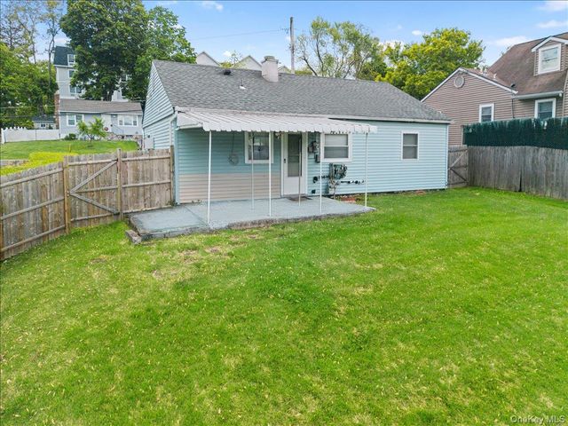 8 Cayuga Drive, Peekskill, NY 10566