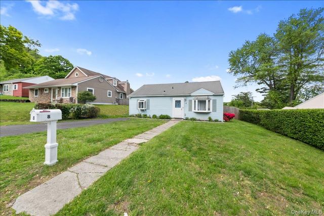 8 Cayuga Drive, Peekskill, NY 10566