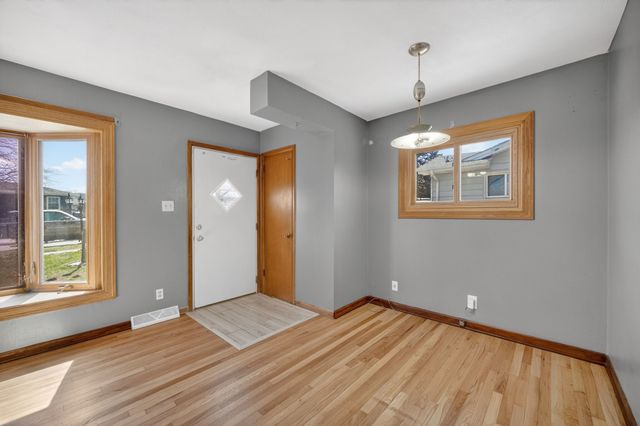 2704 Wedgewood Road, Des Moines, IA 50317