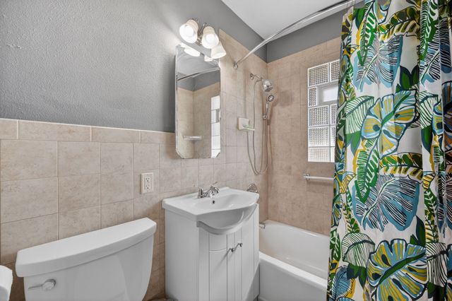 2704 Wedgewood Road, Des Moines, IA 50317