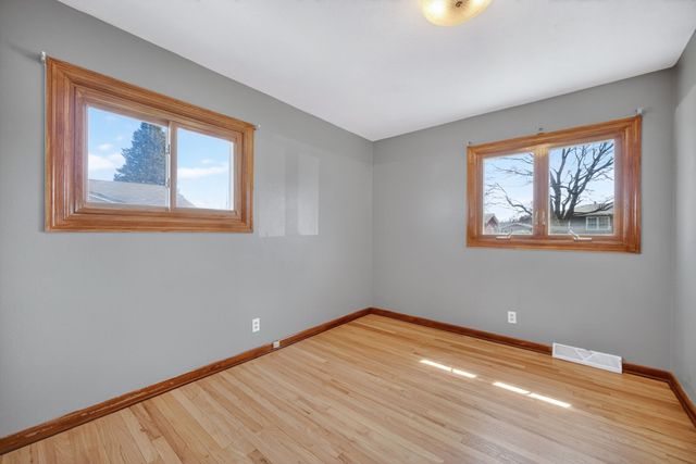 2704 Wedgewood Road, Des Moines, IA 50317