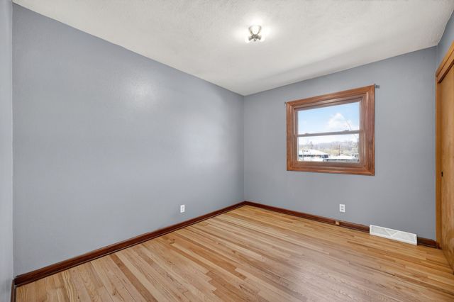 2704 Wedgewood Road, Des Moines, IA 50317