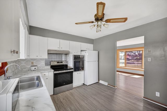 2704 Wedgewood Road, Des Moines, IA 50317