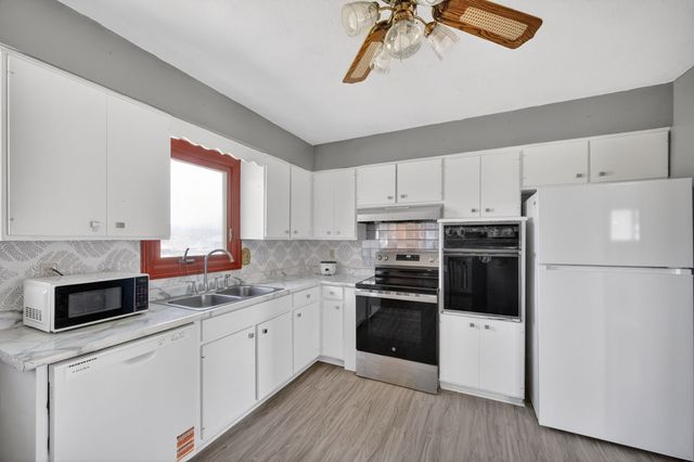 2704 Wedgewood Road, Des Moines, IA 50317