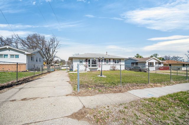 2704 Wedgewood Road, Des Moines, IA 50317