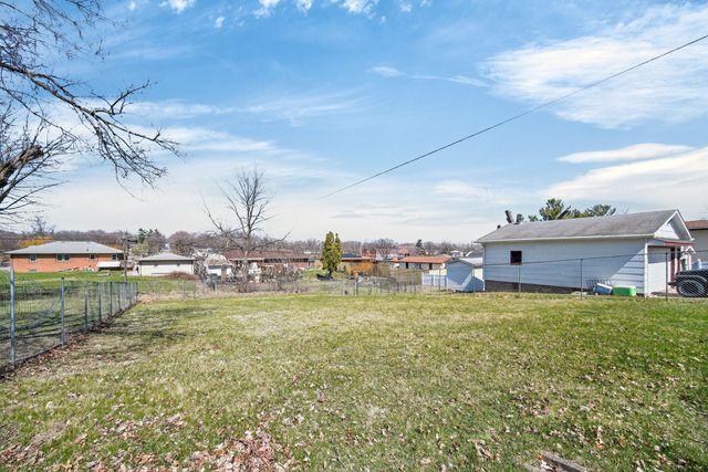 2704 Wedgewood Road, Des Moines, IA 50317