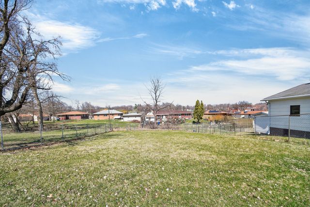 2704 Wedgewood Road, Des Moines, IA 50317