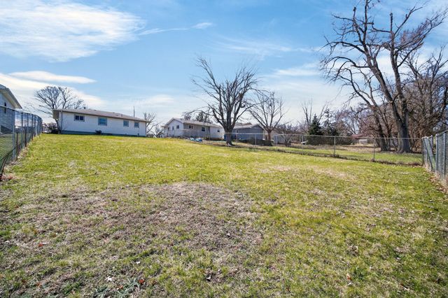 2704 Wedgewood Road, Des Moines, IA 50317