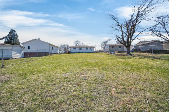 2704 Wedgewood Road, Des Moines, IA 50317